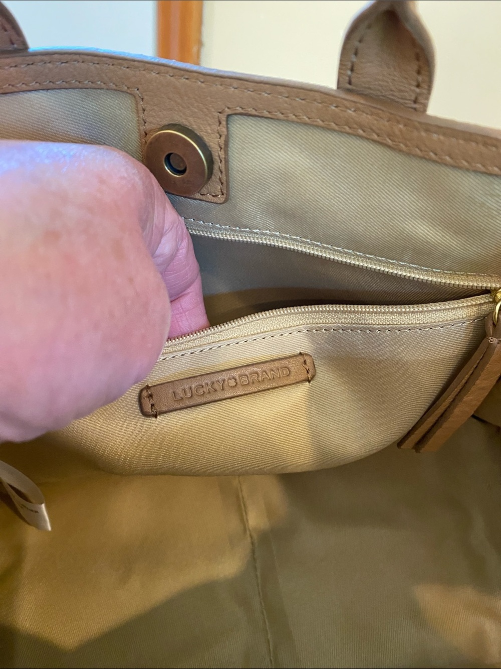 LUCKY BRAND Leather Tote Bag with Crossbody Strap - Picture 5 of 6